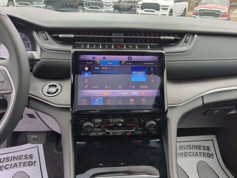 Used 2025 Jeep Grand Cherokee L Limited w/ Black Appearance Package image 20