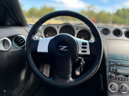 Used 2005 Nissan 350Z 35th Anniversary Edition w/ (N93) Cargo Convenience Pkg RWD image 13