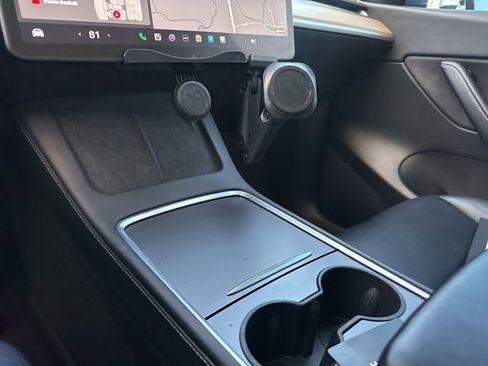 Used 2021 Tesla Model Y Long Range image 45