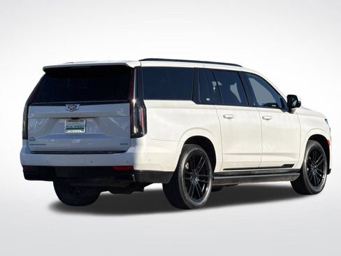 Used 2022 Cadillac Escalade ESV Sport Platinum image 3