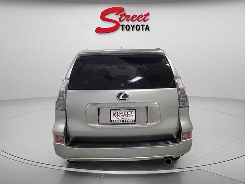 Used 2020 Lexus GX 460 Premium image 3