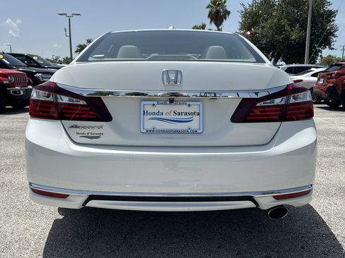 Used 2017 Honda Accord EX image 7