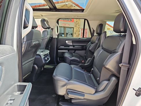 Used 2025 Ford Expedition Max Platinum image 11