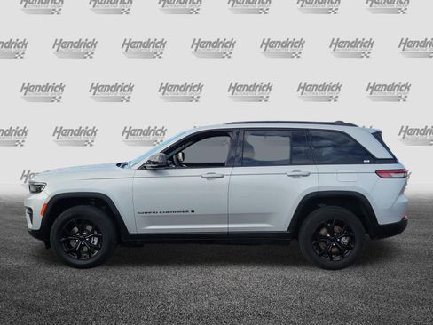 Used 2024 Jeep Grand Cherokee Altitude RWD image 4