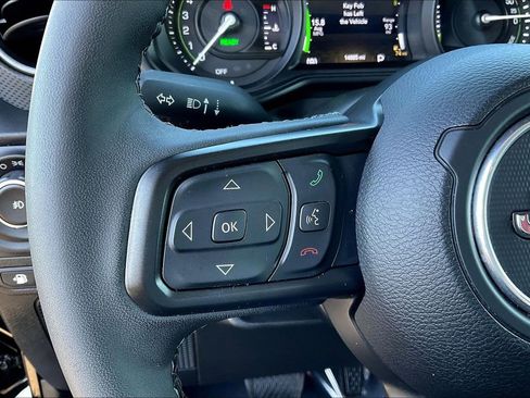 Used 2025 Jeep Wrangler Unlimited Rubicon 4xe w/ Convenience Group AWD/4WD image 13