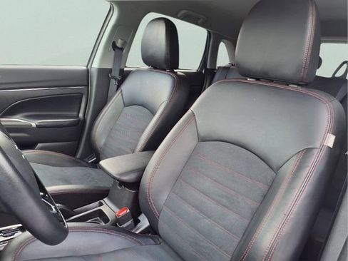 Used 2025 Mitsubishi Outlander Sport SE AWD/4WD image 19