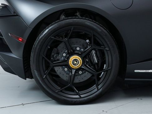 Used 2024 Lamborghini Huracan EVO image 37