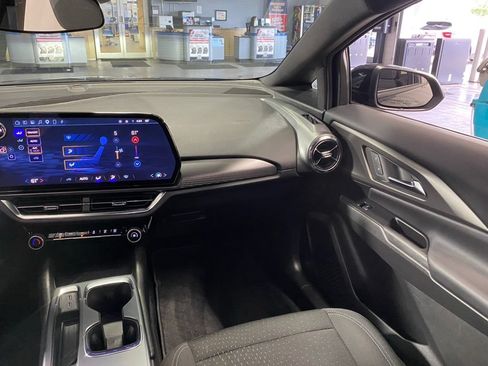 Used 2025 Chevrolet Equinox EV LT FWD image 28
