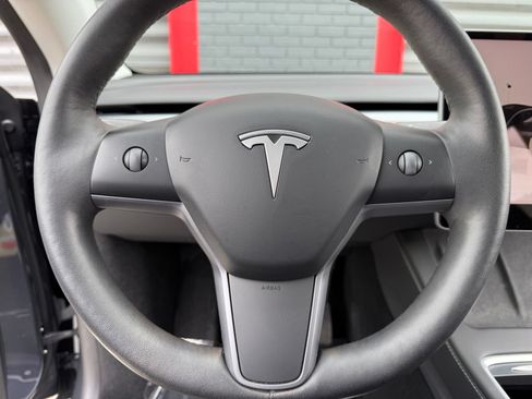 Used 2023 Tesla Model Y AWD image 27