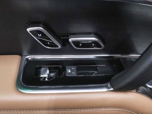 Used 2023 Land Rover Range Rover Long Wheelbase Autobiography image 18