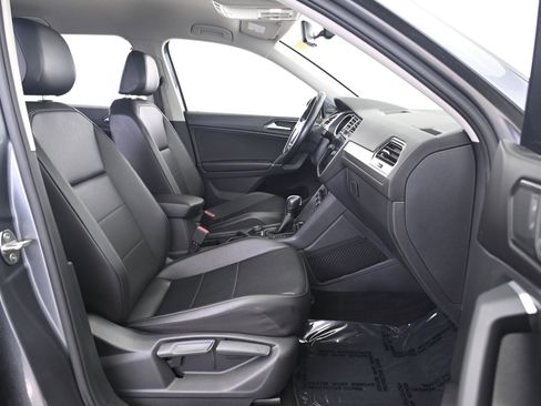 Used 2018 Volkswagen Tiguan SE AWD/4WD image 23
