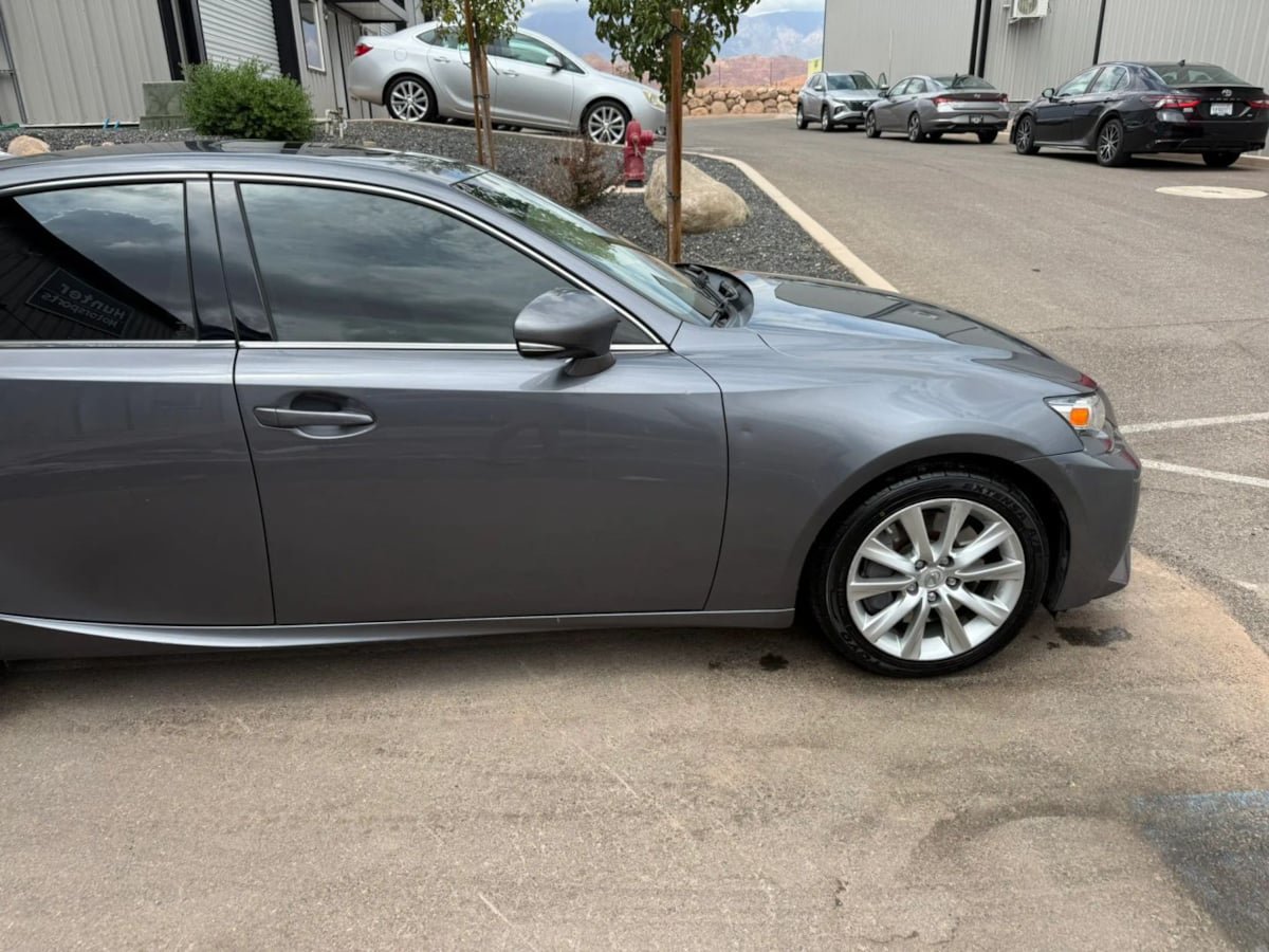 Used 2016 Lexus IS 200t RWD image 11