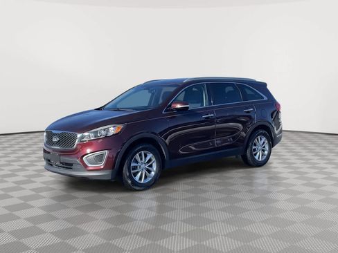 Used 2016 Kia Sorento LX w/ LX Convenience Package image 4