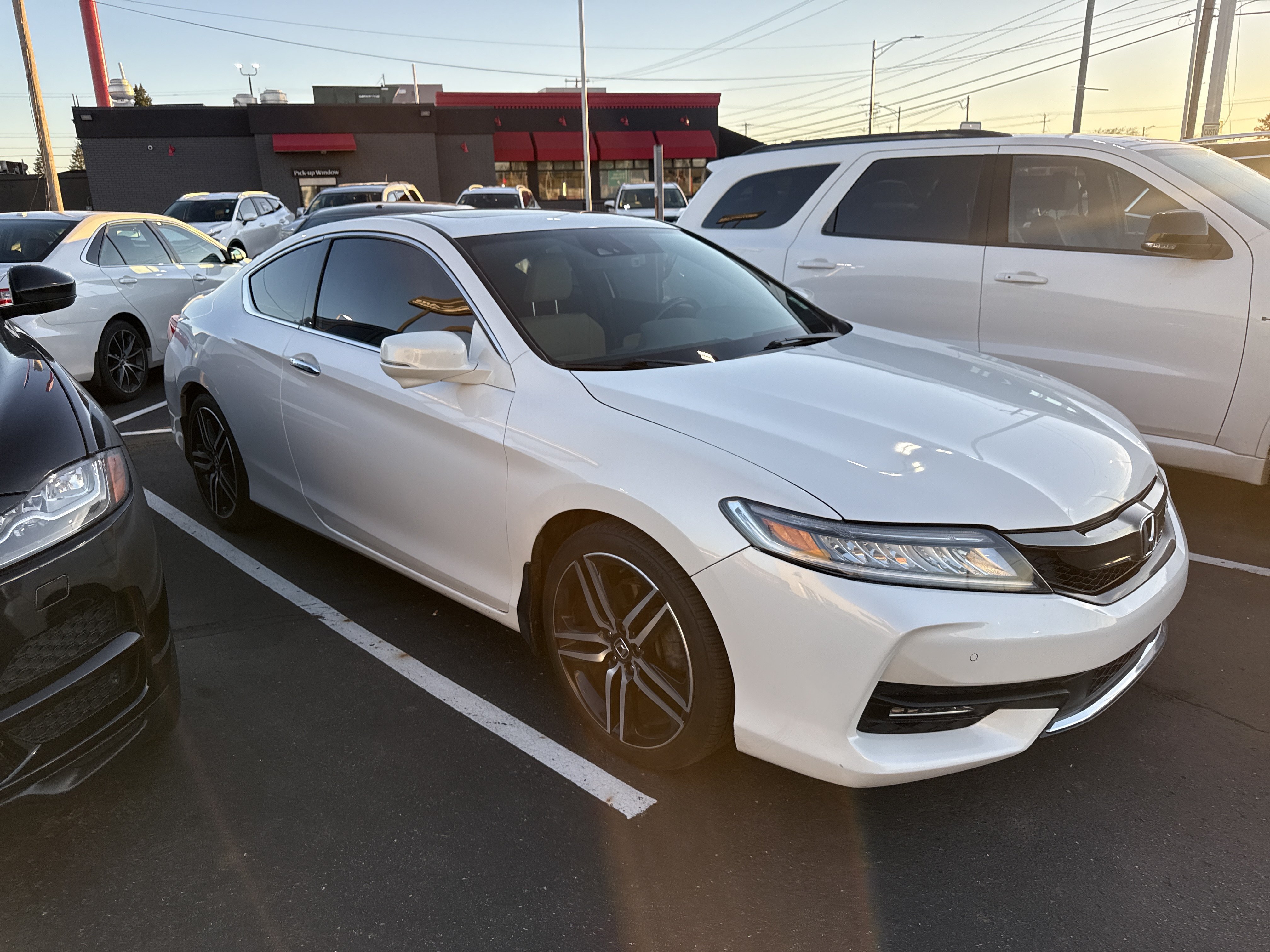 Used 2016 Honda Accord Touring image 4