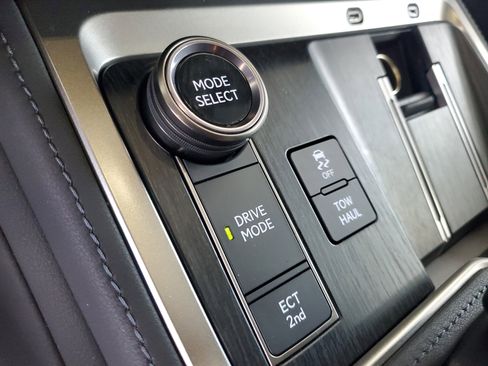 Used 2024 Lexus GX 550 w/ Cold Area Package AWD/4WD image 29