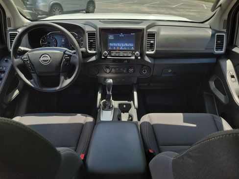 Used 2022 Nissan Frontier SV RWD image 18