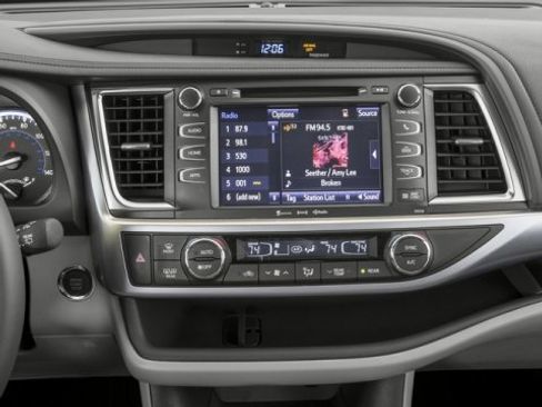 Used 2016 Toyota Highlander XLE AWD/4WD image 10