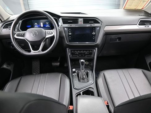 Used 2022 Volkswagen Tiguan SE image 37