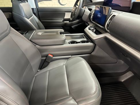 Used 2025 Ford Expedition Max Active AWD/4WD image 28