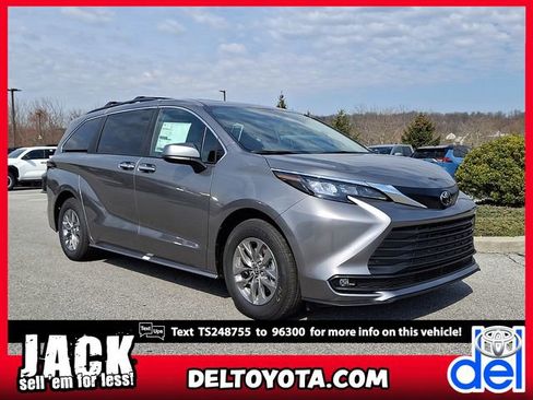 New 2026 Toyota Sienna XLE image 1