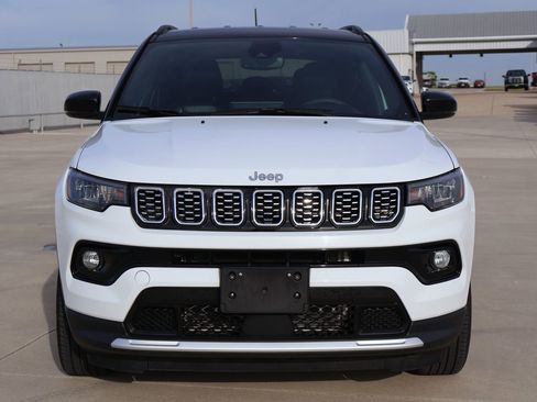 Used 2025 Jeep Compass Limited AWD/4WD image 3