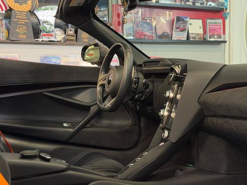 Used 2022 McLaren 720S Performance RWD image 27