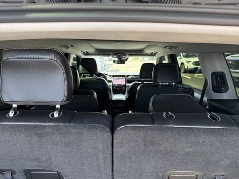 Used 2022 Jeep Grand Cherokee L Limited w/ MOPAR Finishing Package image 31