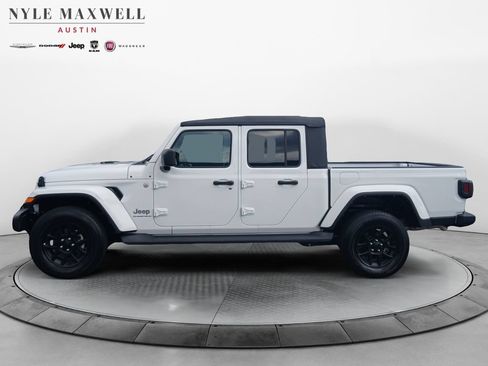 Used 2023 Jeep Gladiator Overland AWD/4WD image 13