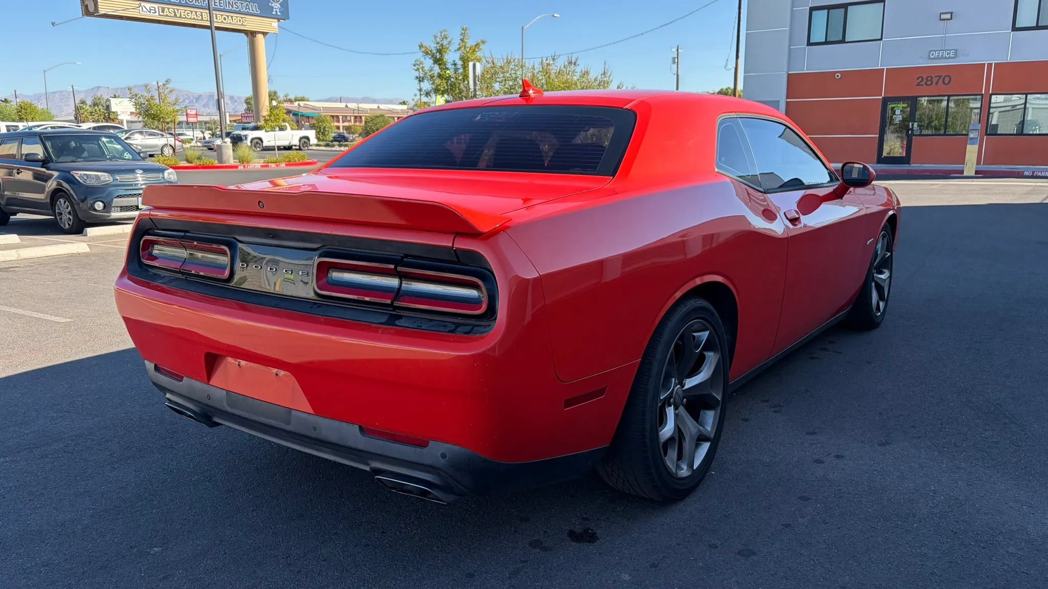 Used 2016 Dodge Challenger R/T w/ Driver Convenience Group RWD image 5