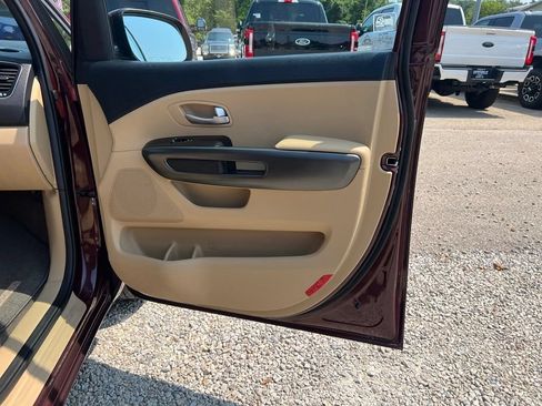Used 2015 Kia Sedona LX w/ LX Convenience Package FWD image 18