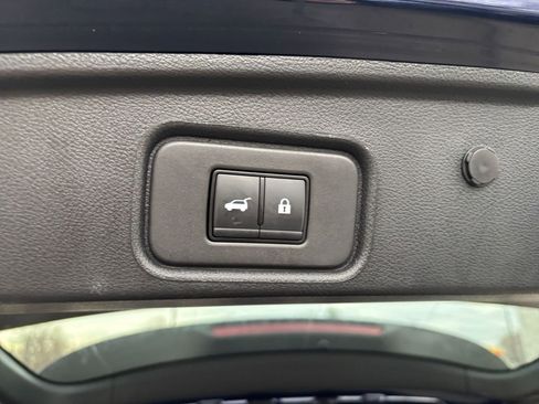 Used 2025 Nissan Pathfinder SV image 23