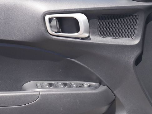 Used 2025 Hyundai Venue SEL FWD image 29