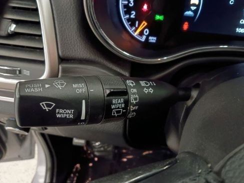 Used 2019 Jeep Grand Cherokee Limited AWD/4WD image 32