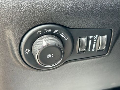 Used 2025 Jeep Compass Trailhawk AWD/4WD image 28
