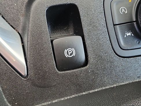 Used 2023 Chevrolet Traverse High Country FWD image 17