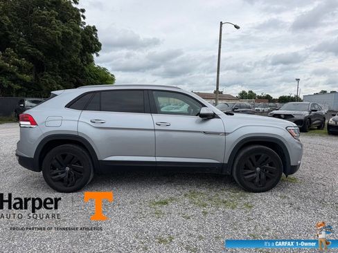 Used 2022 Volkswagen Atlas Cross Sport SE w/ Panoramic Sunroof Package FWD image 6