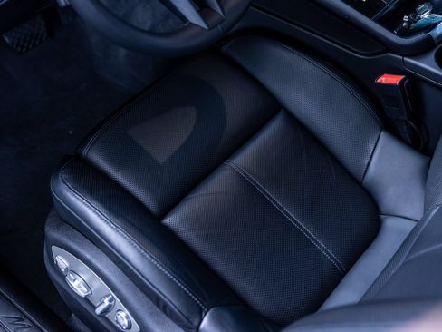 Used 2025 Porsche Macan AWD/4WD image 26