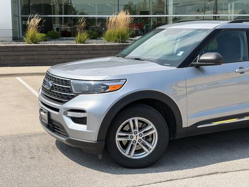 Used 2023 Ford Explorer XLT w/ Equipment Group 202A AWD/4WD image 2