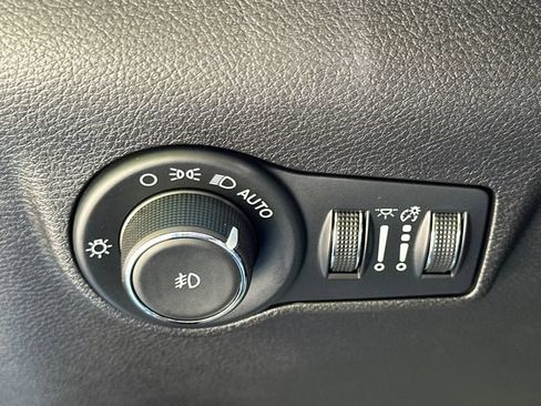 Used 2024 Jeep Compass Latitude AWD/4WD image 23