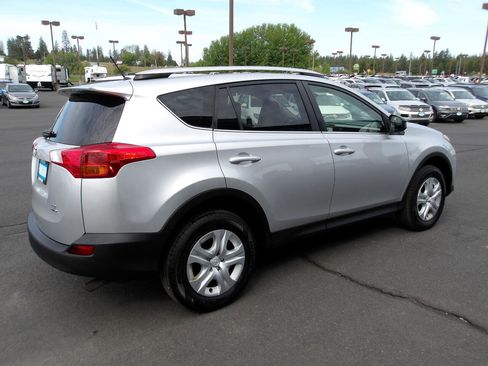 Used 2015 Toyota RAV4 LE image 5
