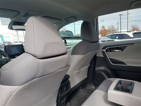 Used 2022 Toyota RAV4 XLE image 32