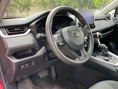 Used 2025 Toyota RAV4 XLE AWD/4WD image 10