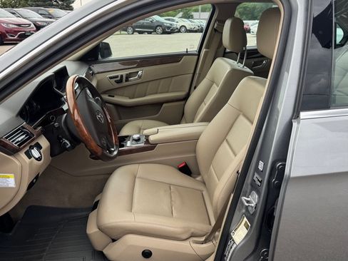 Used 2010 Mercedes-Benz E 350 4MATIC Sedan image 15