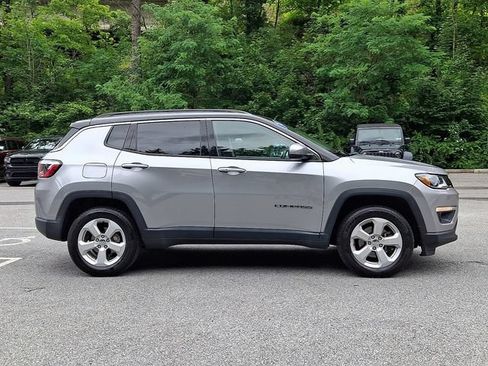 Used 2018 Jeep Compass Latitude w/ Safe & Security Group AWD/4WD image 8