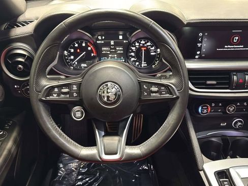 Used 2022 Alfa Romeo Stelvio Veloce AWD/4WD image 18