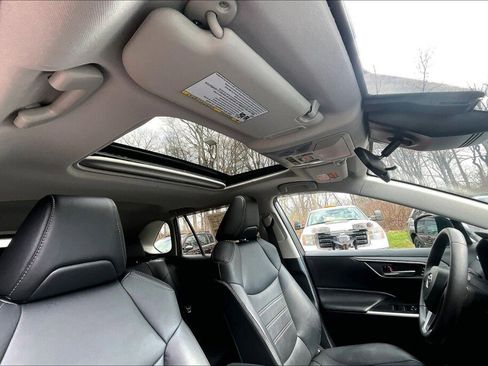 Used 2022 Toyota RAV4 XLE Premium AWD/4WD image 12