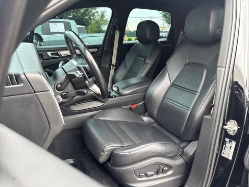 Used 2023 Porsche Cayenne Platinum Edition AWD/4WD image 15