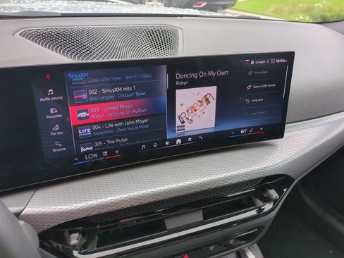 Used 2025 BMW M440i RWD image 23