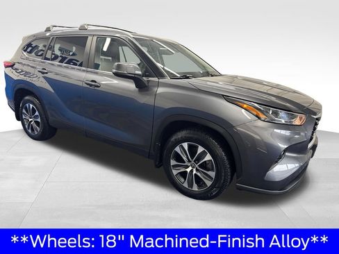 Used 2023 Toyota Highlander XLE AWD/4WD image 7