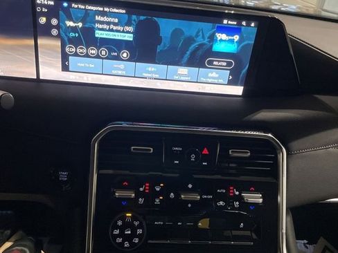 Used 2025 Nissan Armada Platinum image 4